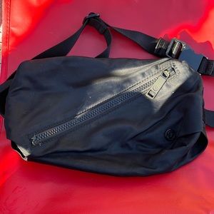 Black waist bag. Lululemon